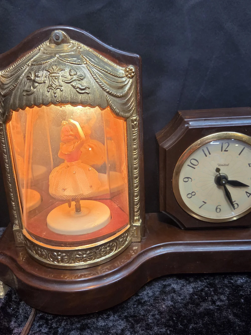 MCM United Clock Corp Lighted Animated/Musical Ballerina Shelf /Mantel Clock